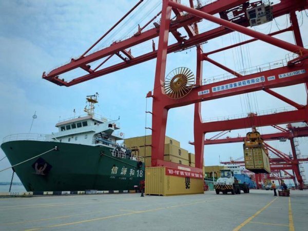 股合网 南京—宁波船载“新三样” 出海“直通车”首航